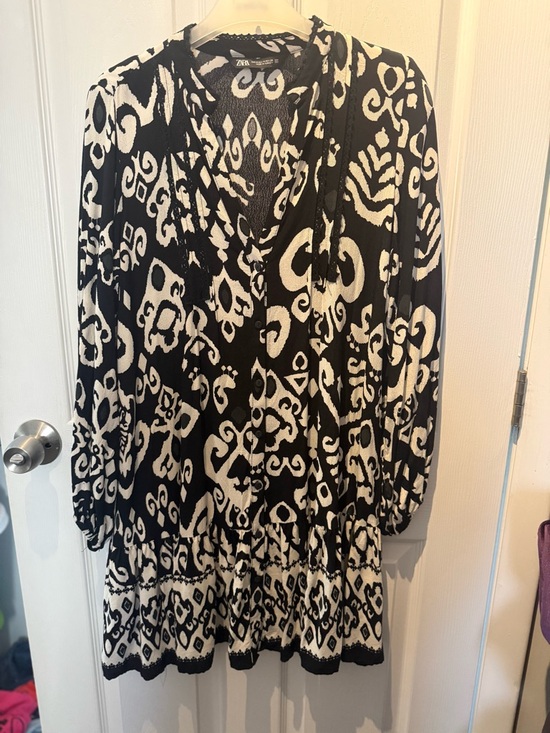 Zara Dresses & Skirts - ZARA Black White Print Ruffle Hem Tunic Mini Dress Womens Size M